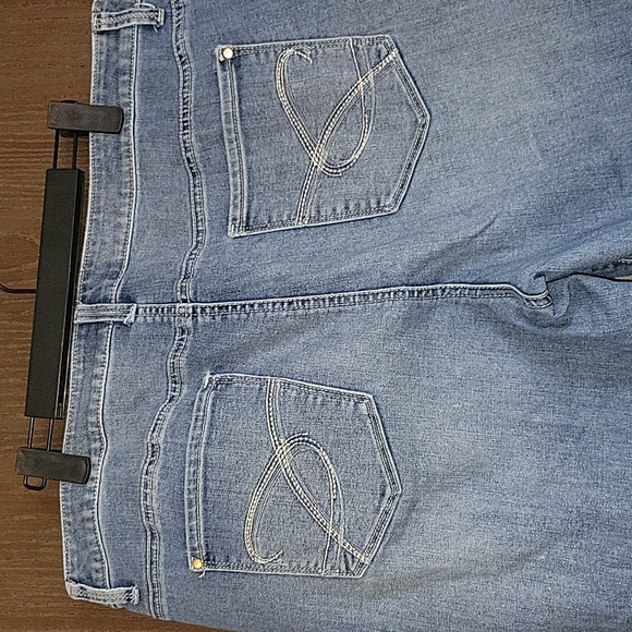 Chicos Crop Jeans - Picture 8 of 9
